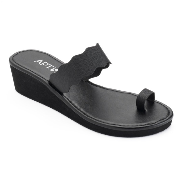 Apt. 9 Scalloped Wedge Flip-Flops Black New - Picture 2 of 6